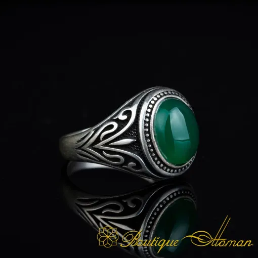 Round Green Aqeeq Pinky Ring