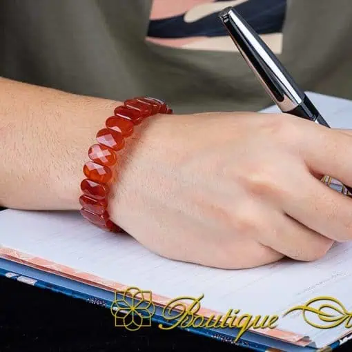Oval Red Aqeeq Elastic Beaded Bracelet - Image 3