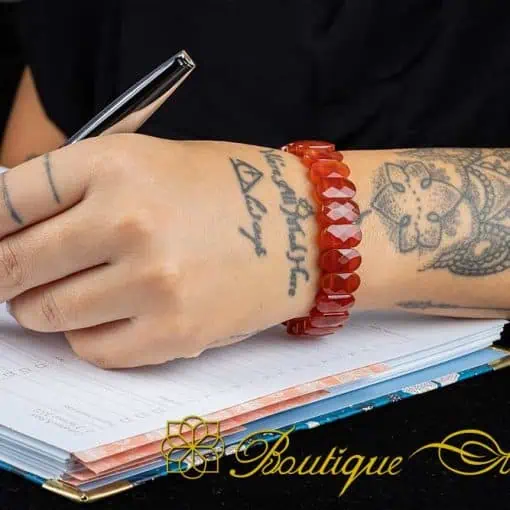 Oval Red Aqeeq Elastic Beaded Bracelet - Image 4