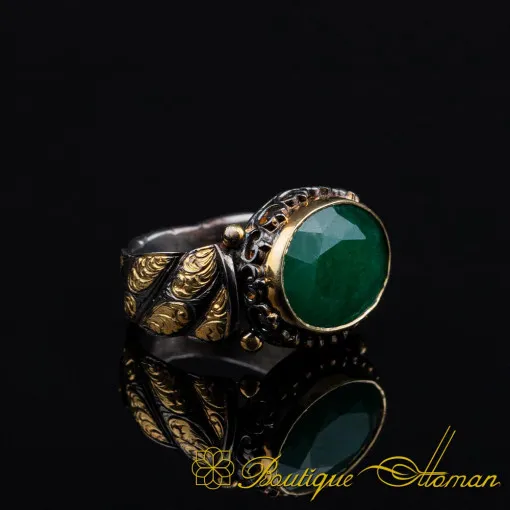Emerald Elegant Gilded Oxidized Ring