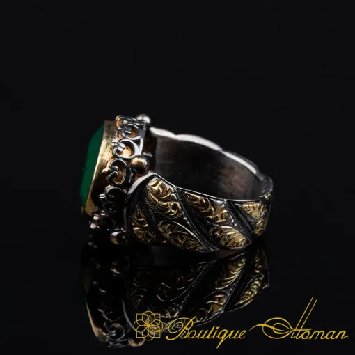 Emerald Elegant Gilded Oxidized Ring