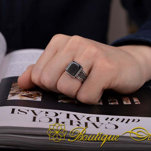 Square Black Aqeeq Elegant Dotted Ring