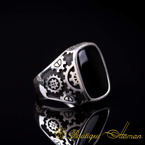 Rudder Pattern Black Aqeeq Silver Ring