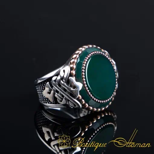 Round Green Aqeeq Elegant Silver Ring